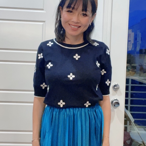 Classic Floral Print Puff Sleeve Top - Picture 4 of 12